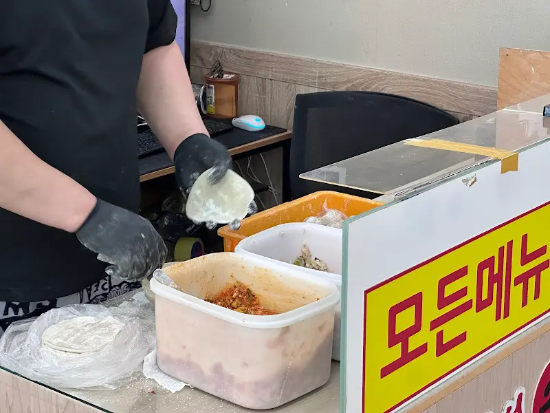 만두 빚는 모습