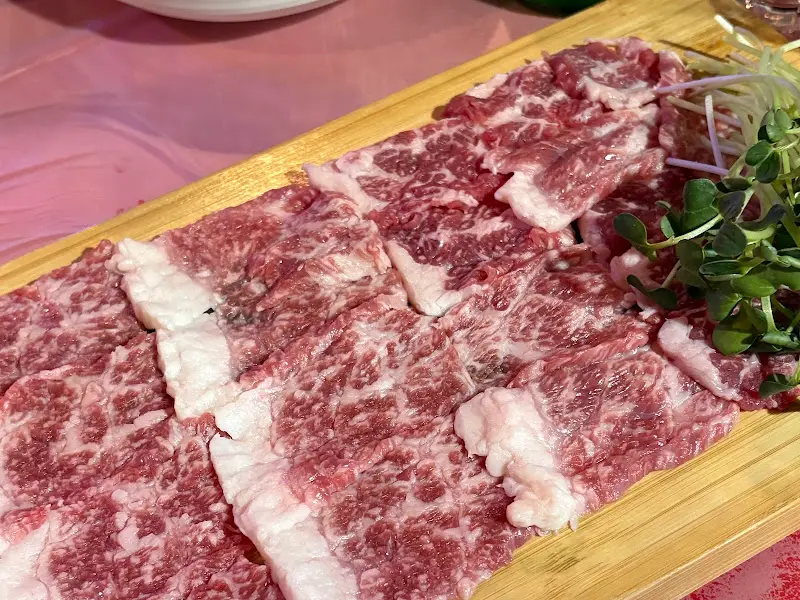 차돌박이 육회의 아름다운 자태