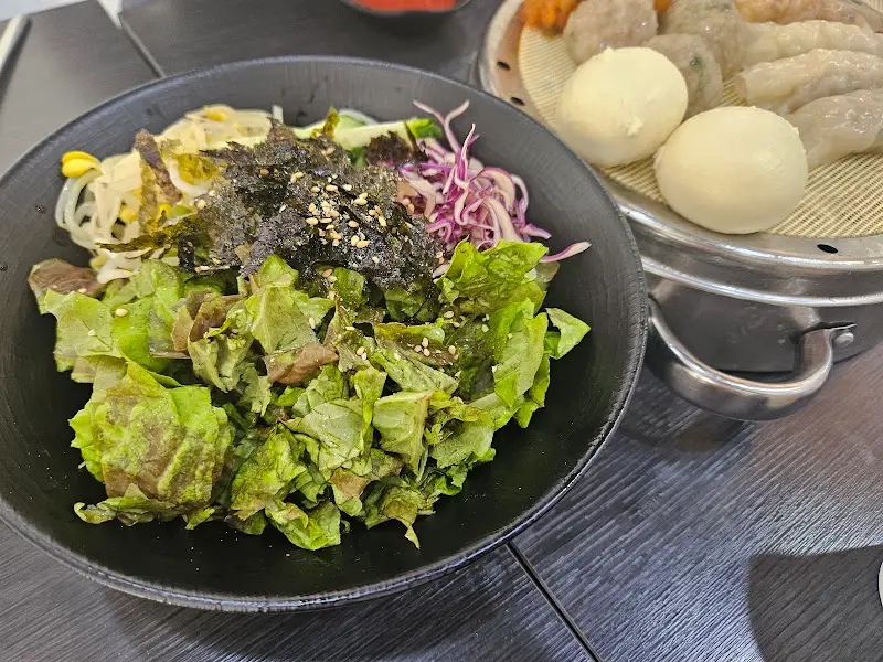 야채비빔만두와 모듬만두