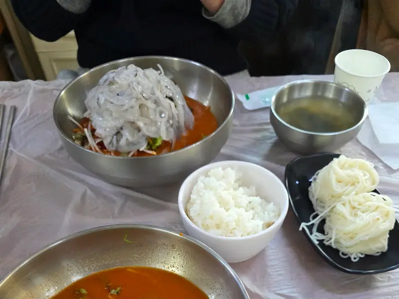 푸짐한 물회 한상차림