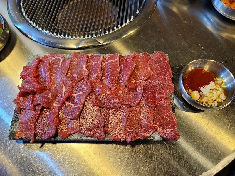 연탄불 위에서 구워지는 한우