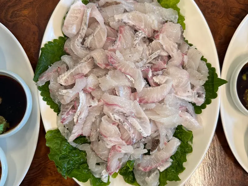 푸짐하게 담겨져 나온 참돔회