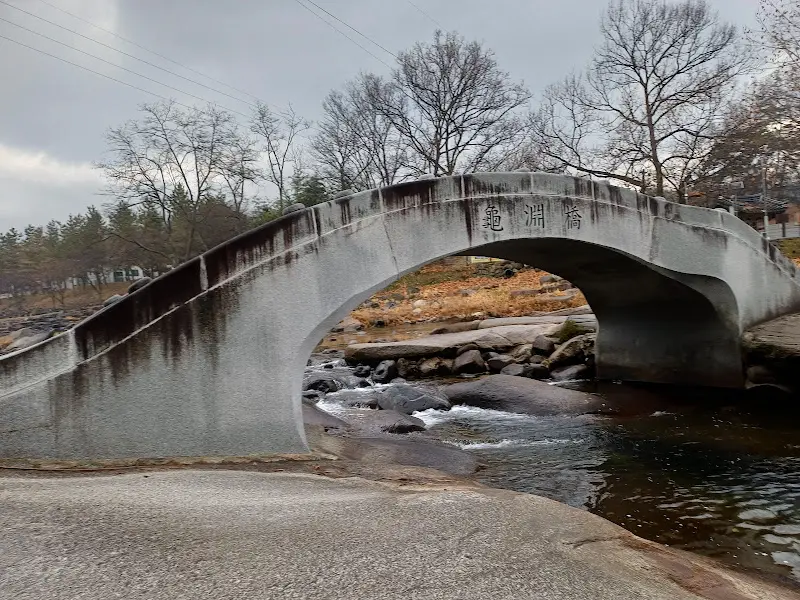 수승대 계곡을 가로지르는 다리