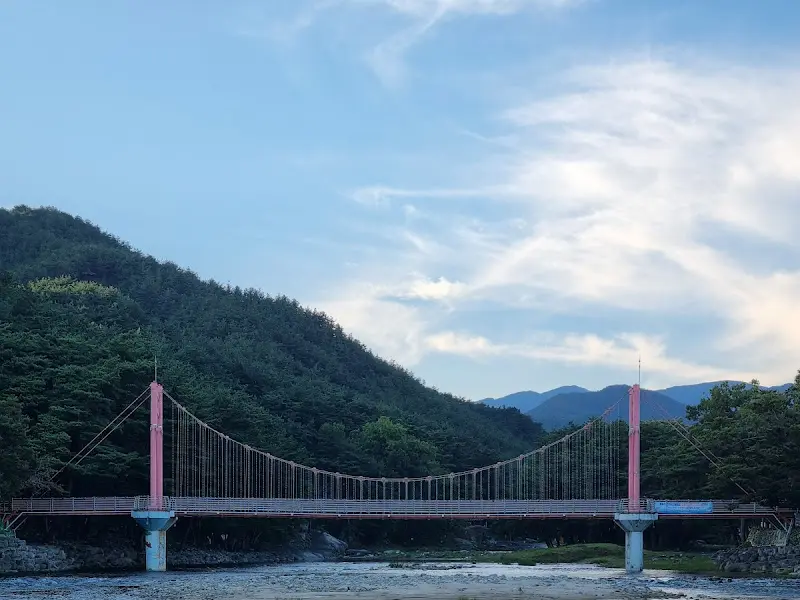 출렁다리의 아름다운 야경