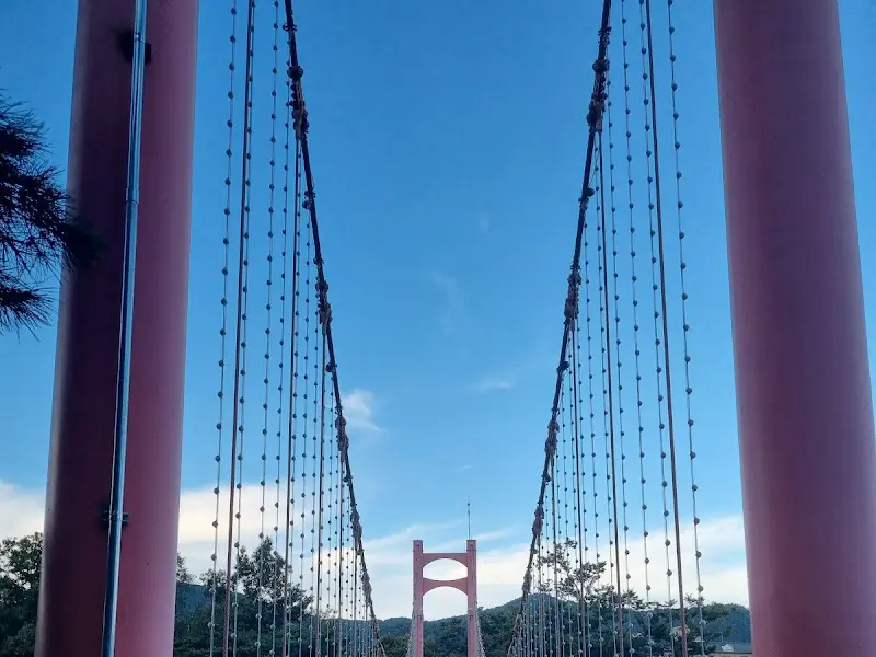 출렁다리에서 바라본 하늘