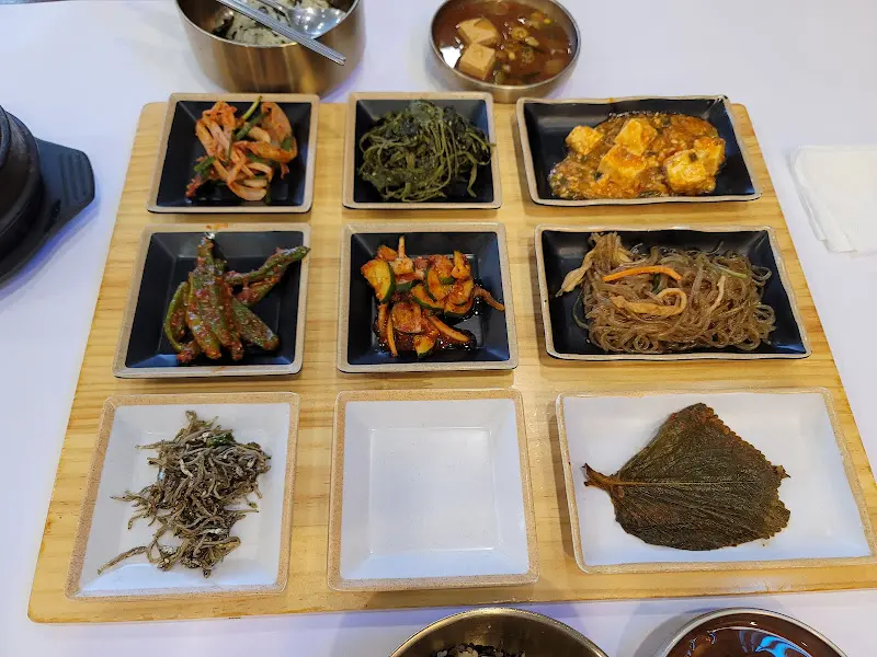 한상 가득 차려진 곤드레밥 정식