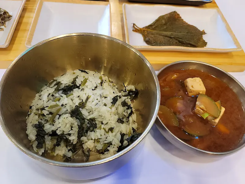 곤드레밥과 고등어구이 한 상 차림