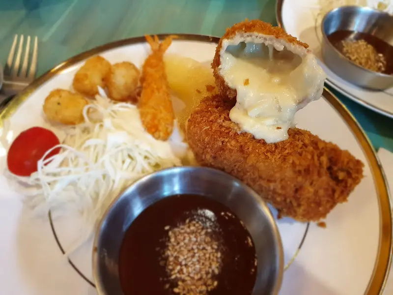 1974 돈까스 단면