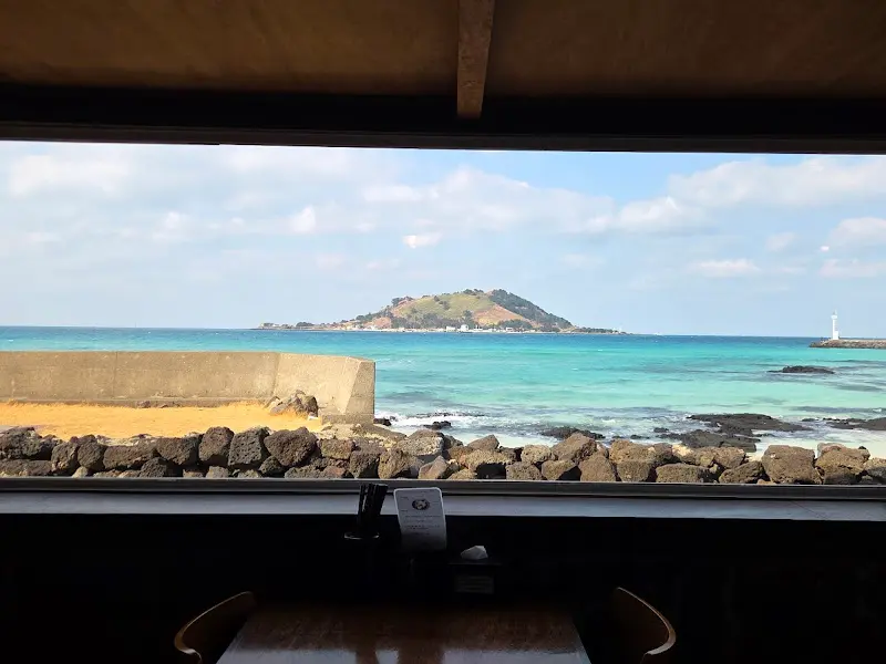 수우동 내부에서 바라본 풍경