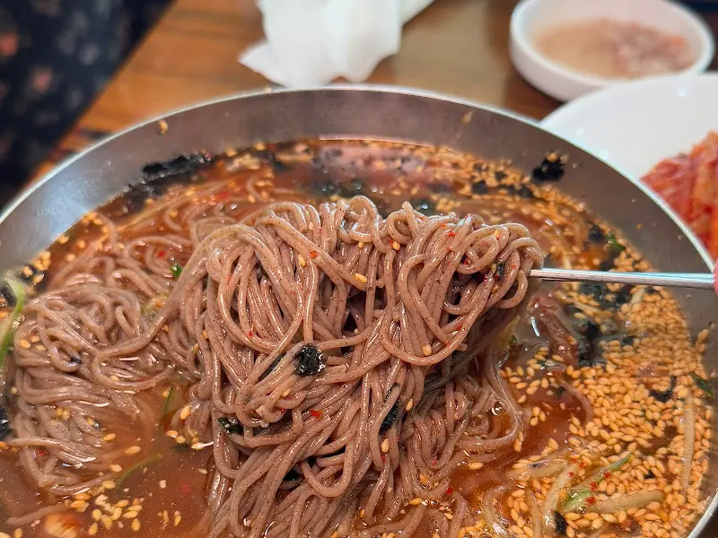 비빔 막국수 면발