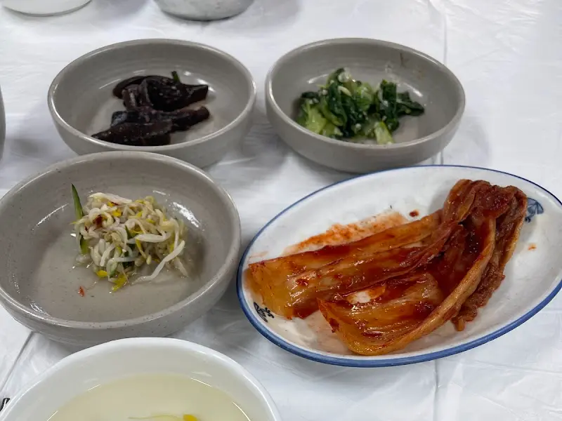 푸짐한 오징어볶음 한 상 차림