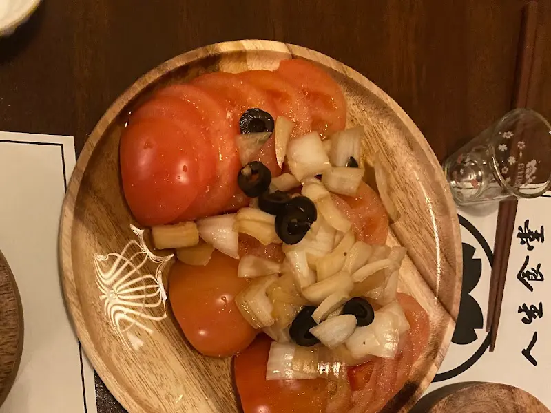 기본으로 제공되는 토마토 샐러드