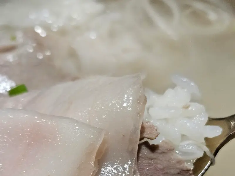 약곰탕 국물과 고기