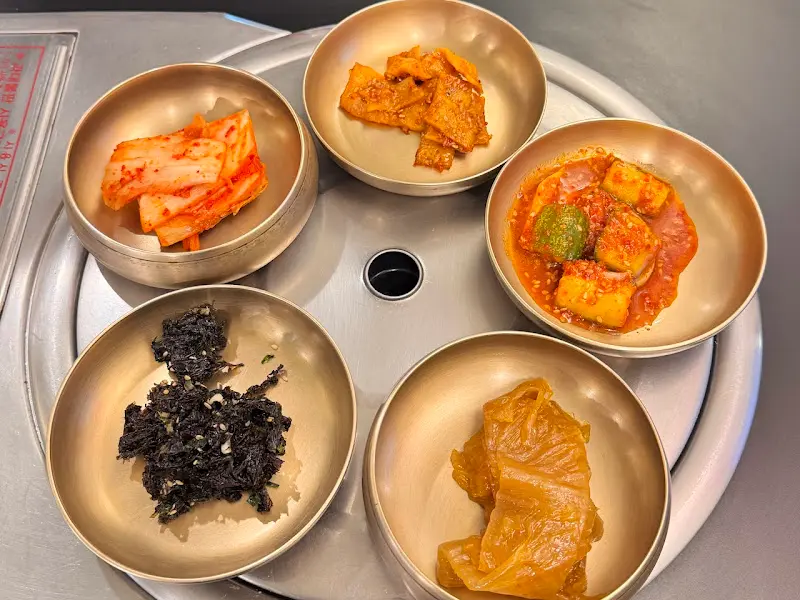 정갈하게 담긴 밑반찬