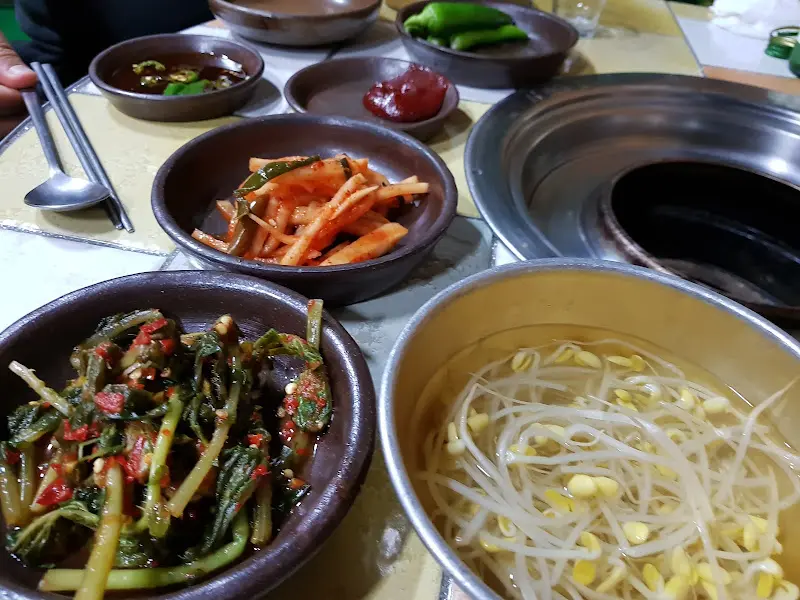 다양한 밑반찬들