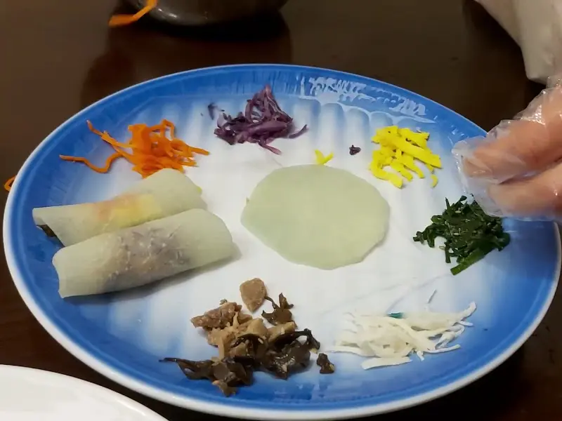 색색의 채소가 담긴 접시