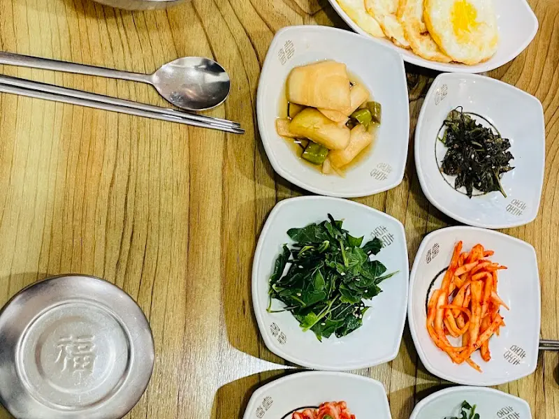 상에 차려진 반찬 클로즈업 샷