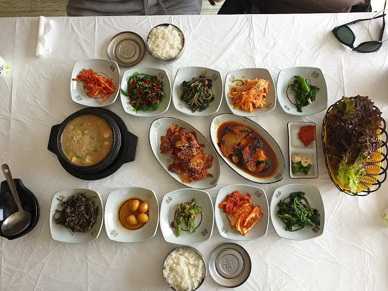 푸짐한 한 상 차림 전체 샷