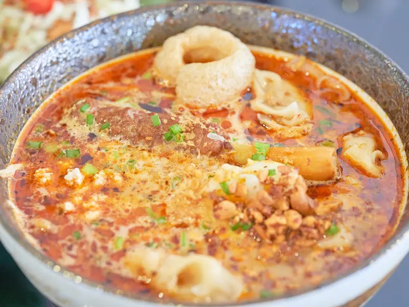 똠얌 완탕 쌀국수