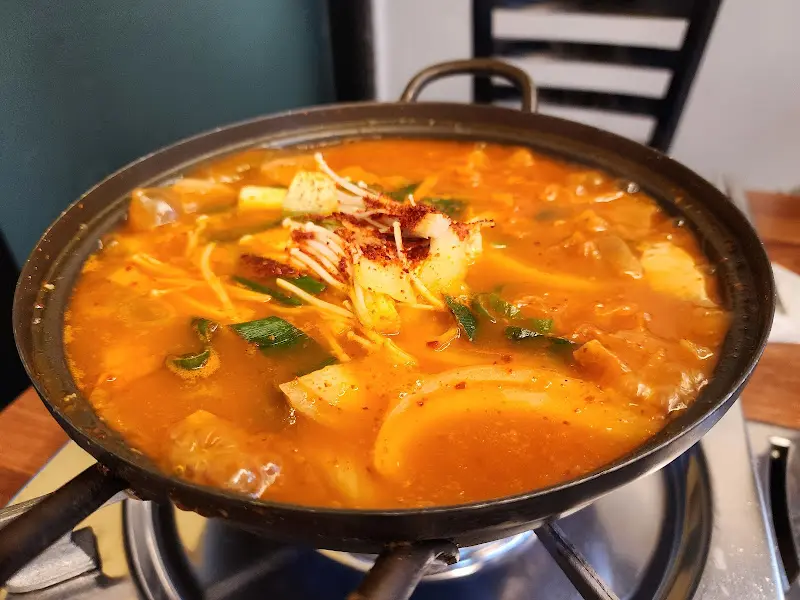 보글보글 끓는 김치찌개