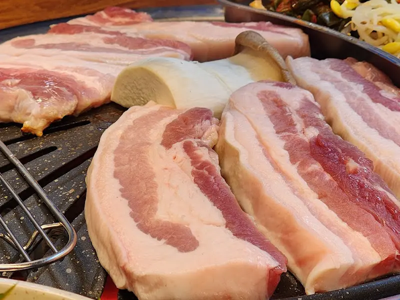 두툼한 삼겹살의 자태