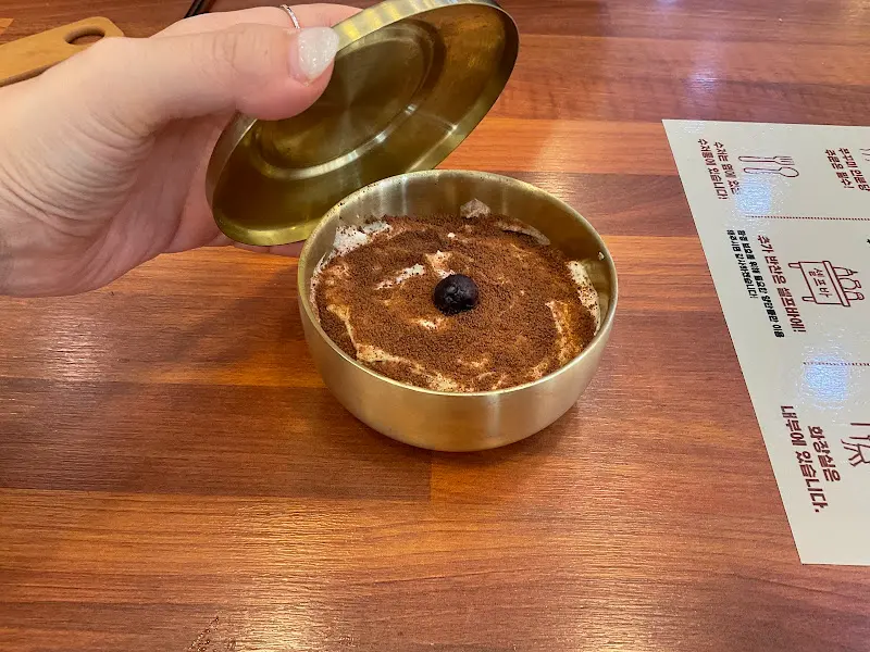 달콤한 티라미수 케이크