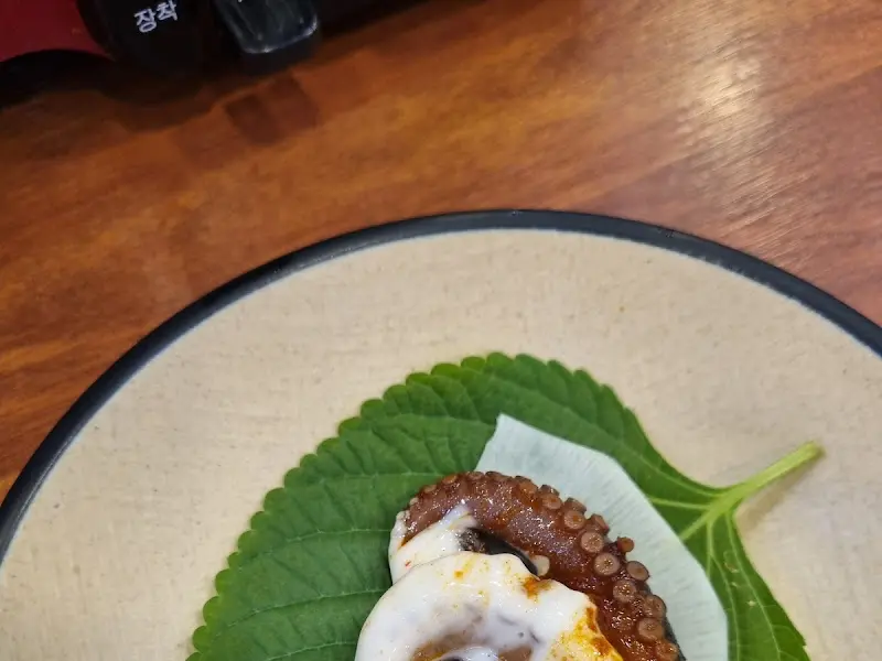 깻잎에 싸먹는 쭈꾸미