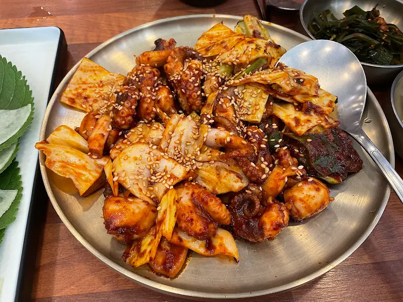 푸짐한 쭈꾸미 한 상 차림