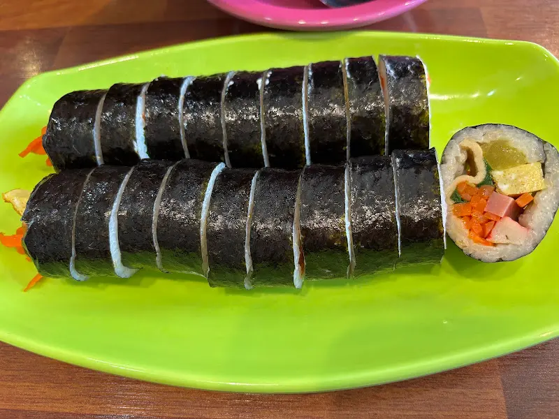 윤기가 흐르는 김밥