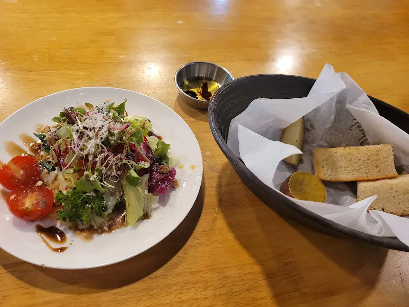 샐러드와 식전빵