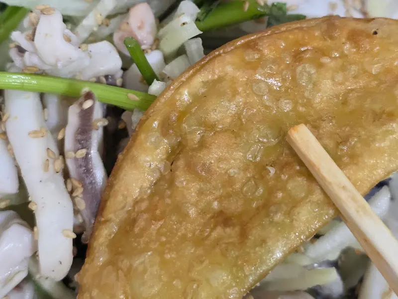 납작만두와 함께 먹는 무침회