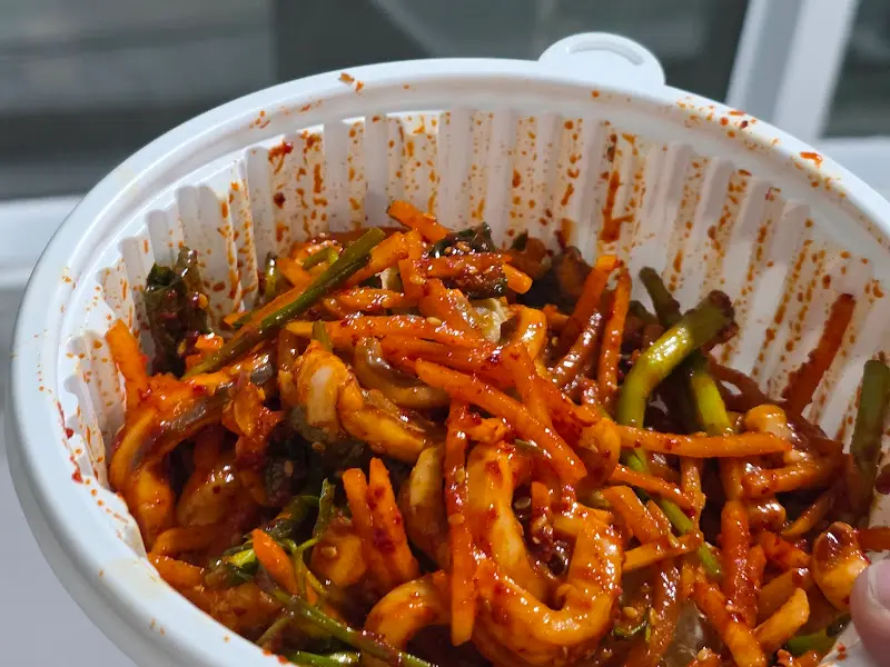 무침회의 매콤달콤한 양념