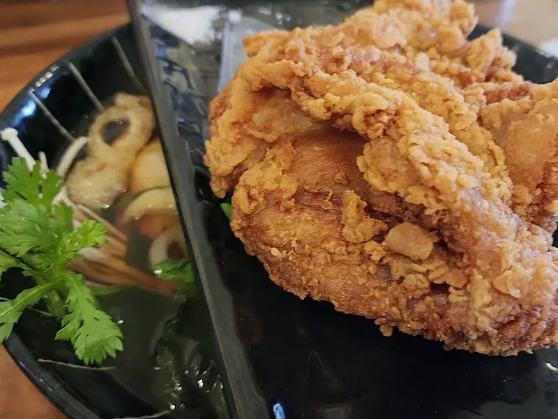 바삭하게 튀겨진 닭튀김