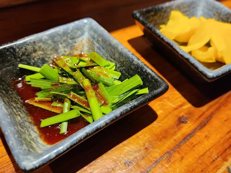 곁들여 나오는 부추 무침