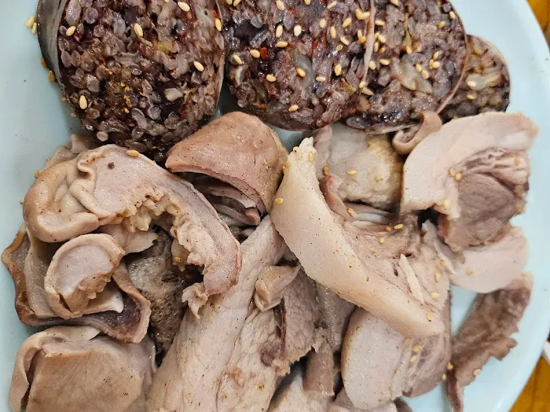 윤기가 흐르는 순대