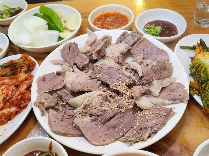 수육 한 상 차림