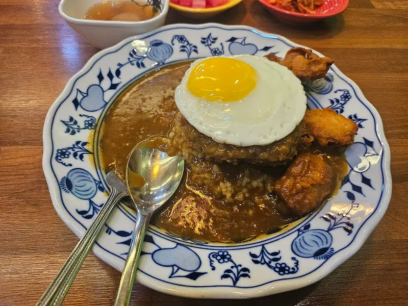 계란후라이가 올라간 카레