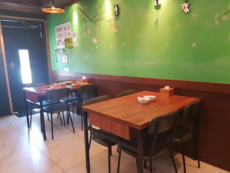 규봉카레 내부 테이블