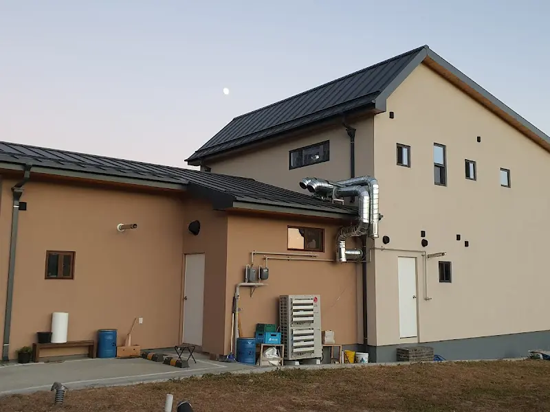 봄베이키친 외관 야경