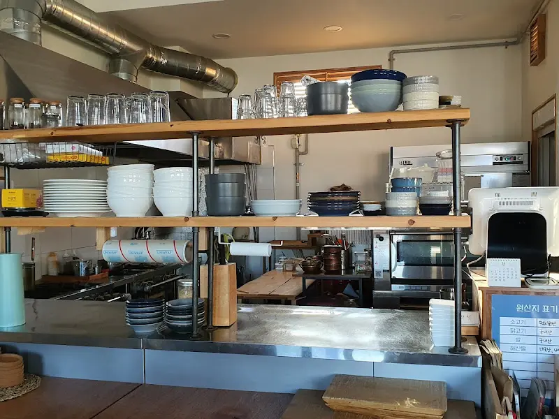 봄베이키친 내부