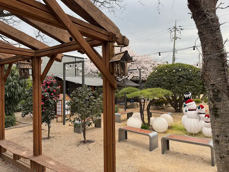 고귀관 외부 정원