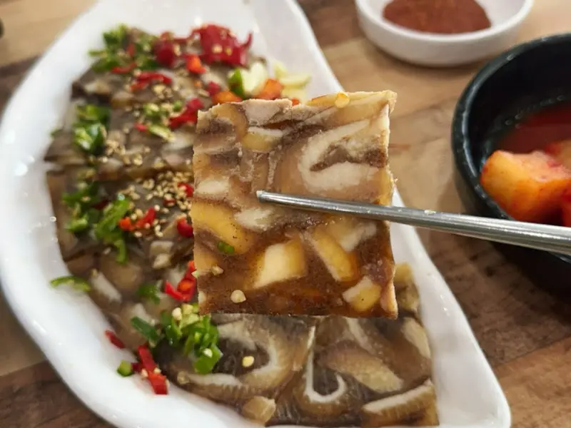 마늘 편육의 단면