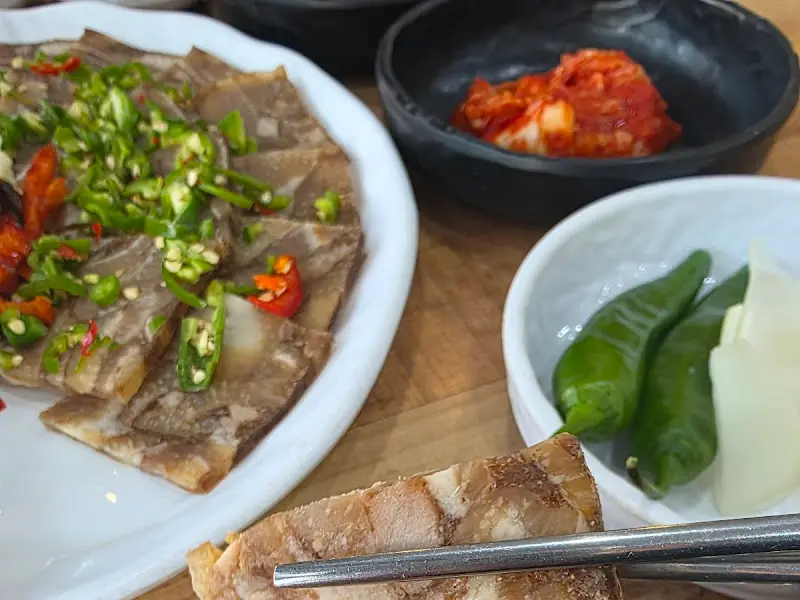 편육과 곁들임 반찬