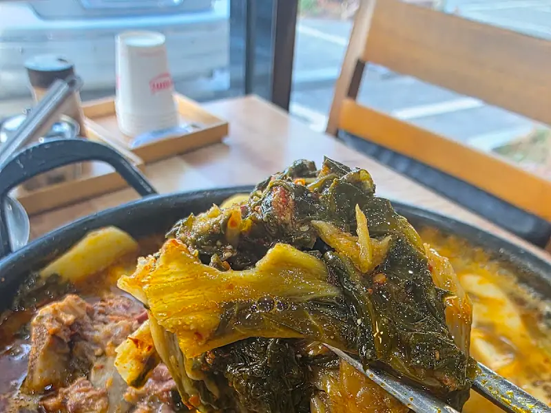 우거지가 듬뿍 들어간 감자탕