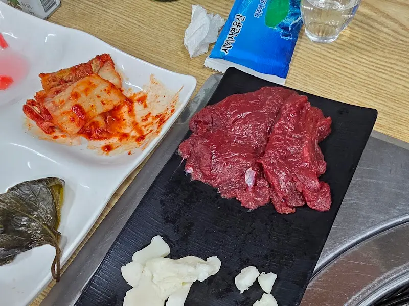 신선한 말고기 사시미