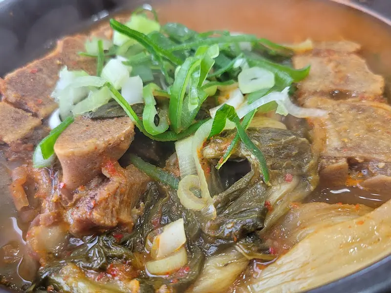 감자탕에 푸짐하게 들어간 채소