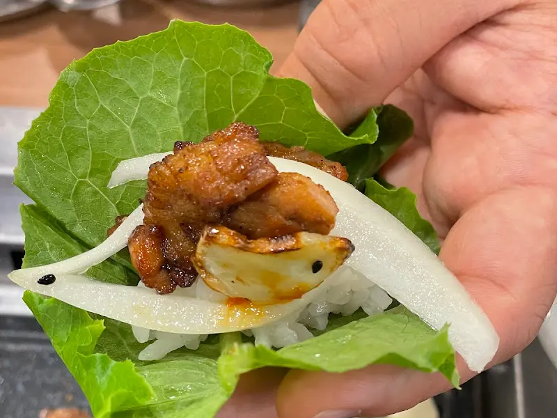 상추쌈에 싸 먹는 돼지갈비