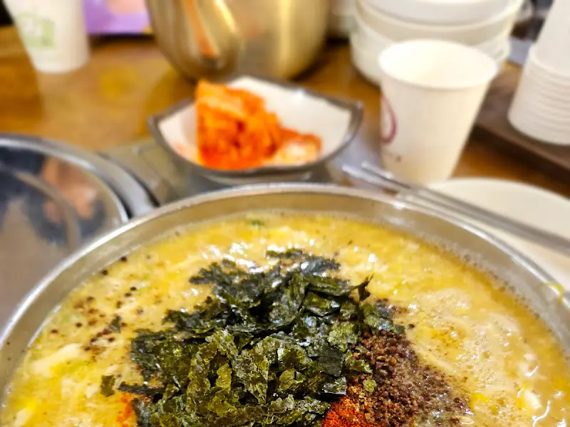 칼국수와 깍두기