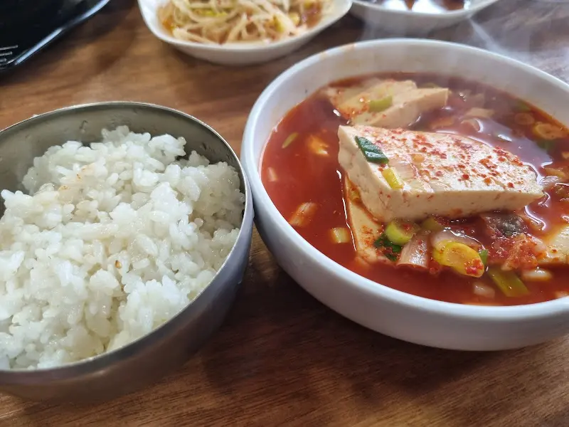 순두부와 밥 한 공기