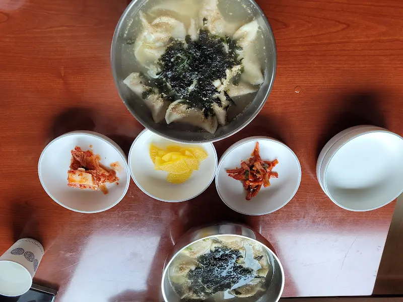 손만두국 한 상 차림